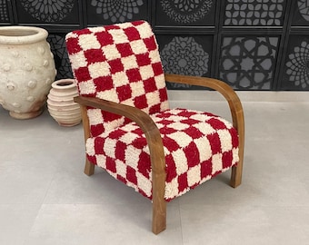 Sillón marroquí hecho a mano: tapizado de lana con cuadros en rojo y crema