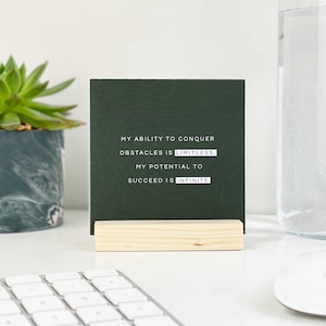 Tarjetas de afirmación positiva para hombres / Tarjetas de atención plena con soporte, regalo de positividad para él, accesorio de escritorio para hombres, tarjetas con citas de éxito