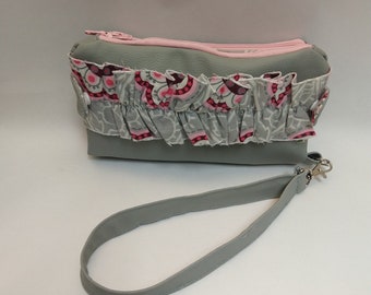 Della Wallet  / Clutch, Gray Floral