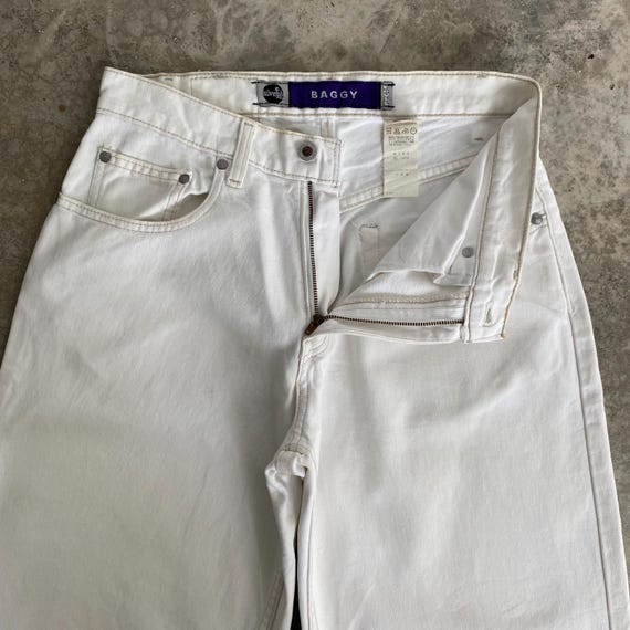 Size 30x32.5 Vintage 1996 Levis Silvertab Wide “baggy” White Size 30x32.5 Vintage 1996 Levis Silvertab Wide “baggy” White