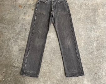Größe 29x31, Vintage 1990 Levi's 501, verwaschene schwarze Jeans im Used-Look.