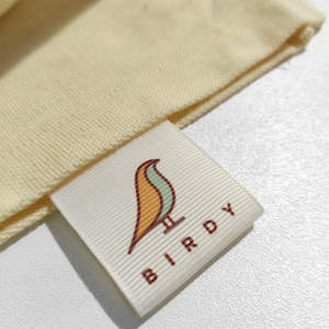 50-1000 Stück Individuelle bunte Stoffetiketten Pflegeetiketten Vollfarbdruck Strukturelles Satinbandetikett Einnähen Kleidungsetiketten