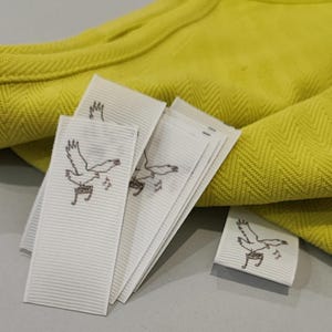 50-1000 pièces Étiquettes et étiquettes en tissu colorées personnalisées Étiquettes d'entretien imprimées en couleur Étiquette en ruban de satin structurel Étiquettes pour vêtements à coudre