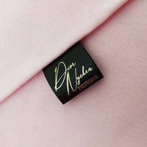 100 Etichette ed etichette in tessuto personalizzate Etichetta in nastro di raso Etichette per abbigliamento personalizzate Etichette per abbigliamento da cucire Etichette per abbigliamento personalizzate Etichette per articoli fatti a mano