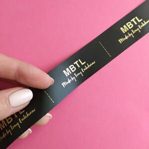 100 stuks Op maat gemaakte stoffen labels en labels Satijnen lintlabel Aangepaste kledinglabels Innaaibare kledinglabels Kledinglabels l Labels handgemaakt item