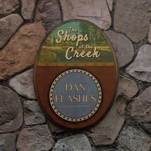 "Dan Flashes Schild - "The Shops at the Creek - ""Ich denke, du solltest Tim Robinson verlassen - Handgemachtes Wandbehang Schild"