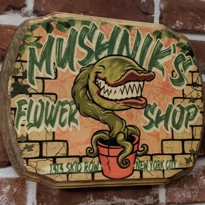Audrey II - Mushnik's Flower Shop - Placa de paródia da Pequena Loja dos Horrores - Placa de parede de madeira - Transferência de tinta de madeira feita à mão