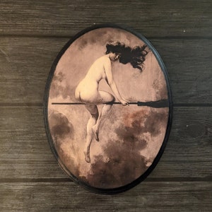 Depart Pour le Sabbat par Albert Joseph Pénot - Art mural sorcière - Plaque en bois faite main - Sorcière Penot volant le sabbat sur un balai