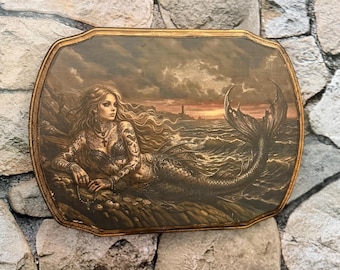 Goth tattoo zeemeermin - houten muur plaquette - mythische zeemeermin muur decor kunst - handgemaakte heks kunst aan de muur - Victoriaanse getatoeëerde meisje stijl kunst