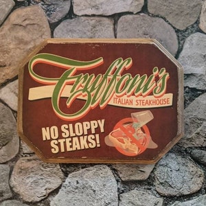 Truffoni's Italian Steakhouse Holzschild - No Sloppy Steaks - I Think You Sollte Let Tim Robinson - Handgefertigtes Steak-Holzschild aus Holz