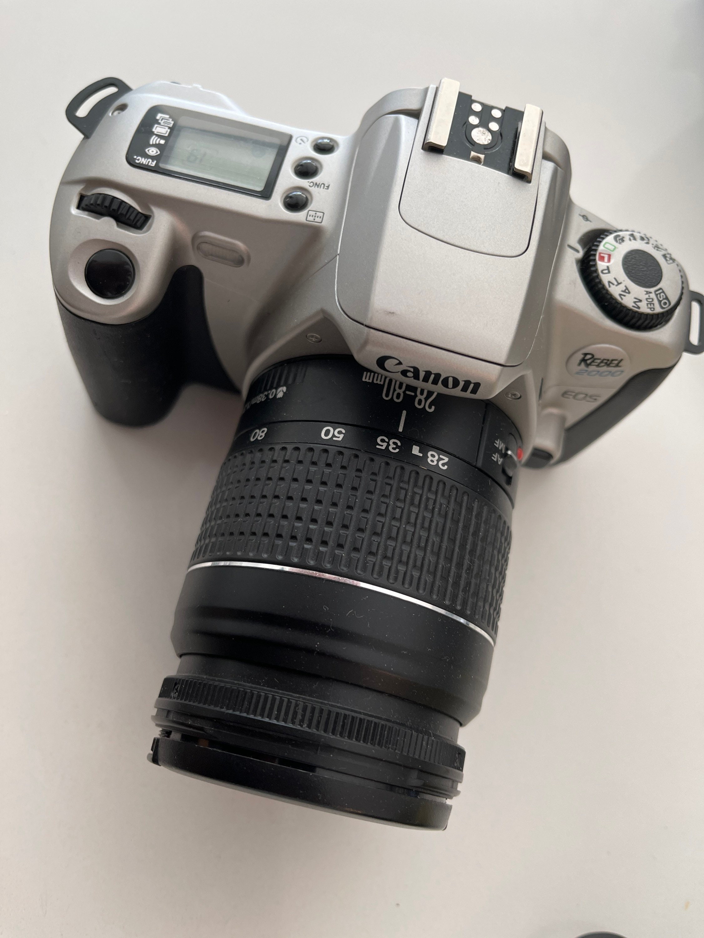 Canon EOS REBEL 2000 フィルムカメラ レンズ付き！ Canon EOS Rebel 2000 35mm Film SLR Camera Kit with 28-80mm Lens