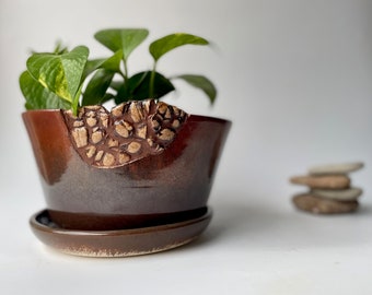 Handgemaakte plantenbak van keramiek en mozaïek | Steengoed met wieltjes
