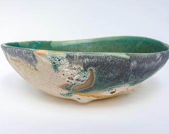 Ręcznie wykonana rzeźbiona misa ceramiczna w szkliwie nadmorskim | Duża misa do serwowania lub centralny element artystyczny