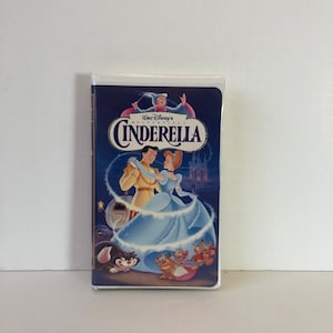 Walt Disney’s Cinderella (VHS, 1995) Masterpiece Edition Clamshell