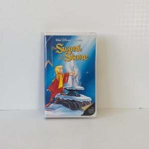Walt Disney’s The Sword in the Stone (VHS, 1991) Black Diamond Edition Vintage Clamshell Rare OOP