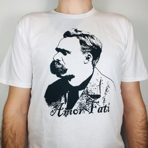 Nietzsche &quot;amor fati&quot; biologisch katoenen t-shirt (liefde voor het lot)