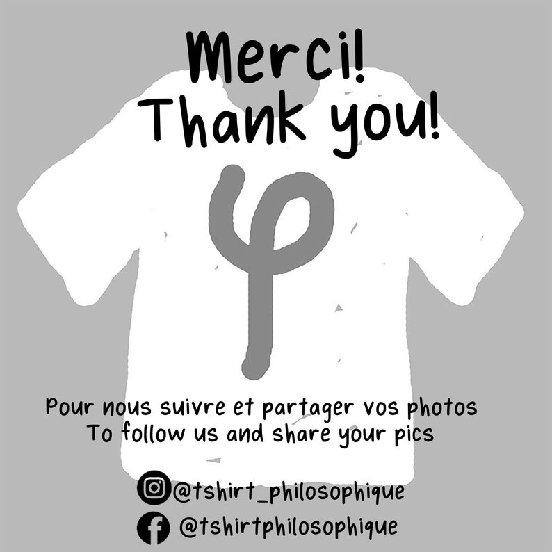 Puede incluir: Una camiseta blanca con una letra griega phi gris en la parte delantera. El texto "Merci! Thank you!" est&aacute; por encima de la camiseta. El texto "Pour nous suivre et partager vos photos To follow us and share your pics" est&aacute; debajo de la camiseta. El texto "@tshirt_philosophique" y "@tshirtphilosophique" est&aacute;n debajo del texto. El texto es negro y el fondo es gris.
