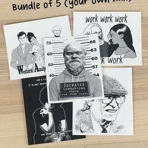 Puede incluir: Un conjunto de cinco ilustraciones en blanco y negro con diferentes personas y texto. Las ilustraciones incluyen una pareja, un hombre en una celda de prisi&oacute;n, una mujer con un cartel de trabajo, una mujer con un cartel que dice "we must be anti-racist", y un hombre con gafas y un sombrero. El texto de la imagen dice "Lot de 5 (au choix) / Bundle of 5 (your own mix)*"