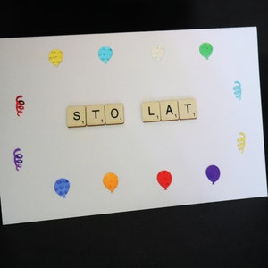 Carte d'anniversaire polonaise. Carte de sto lat, carte d'anniversaire polonaise, carte de langue polonaise, carte de scrabble, Polski Kartka Urodzinowa, carte de joyeux anniversaire