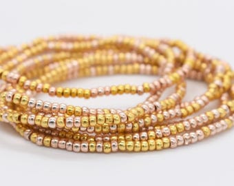 Braccialetto con perline ceche in oro e oro rosa, gioiello elastico impilabile.