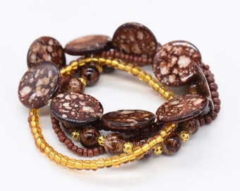 Set di braccialetti impilabili con perline marroni e dorate, elasticizzati