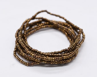 Braccialetto di perline color oro antico, elastico e impilabile.