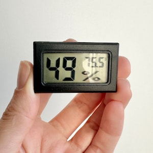 Jumping Spider Mini Hygrometer Thermometer Combination Humidity Meter Magnetic Backup Batteries