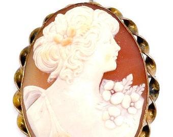 Lady’s vintage, gold plated, cameo brooch