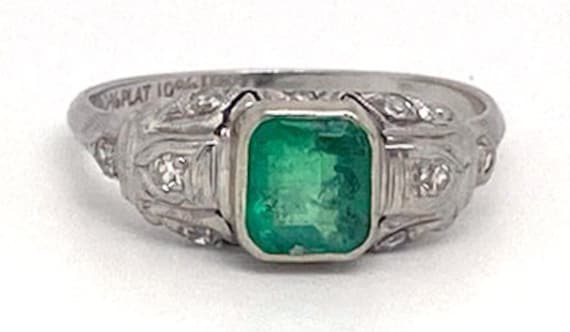 Lady’s vintage emerald, diamond and platinum ring - image 1