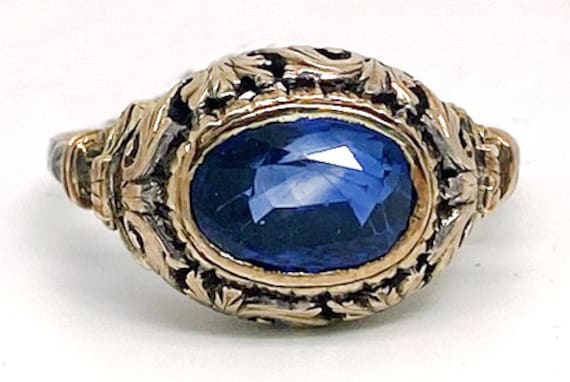 Lady’s vintage sapphire and yellow gold ring - image 1