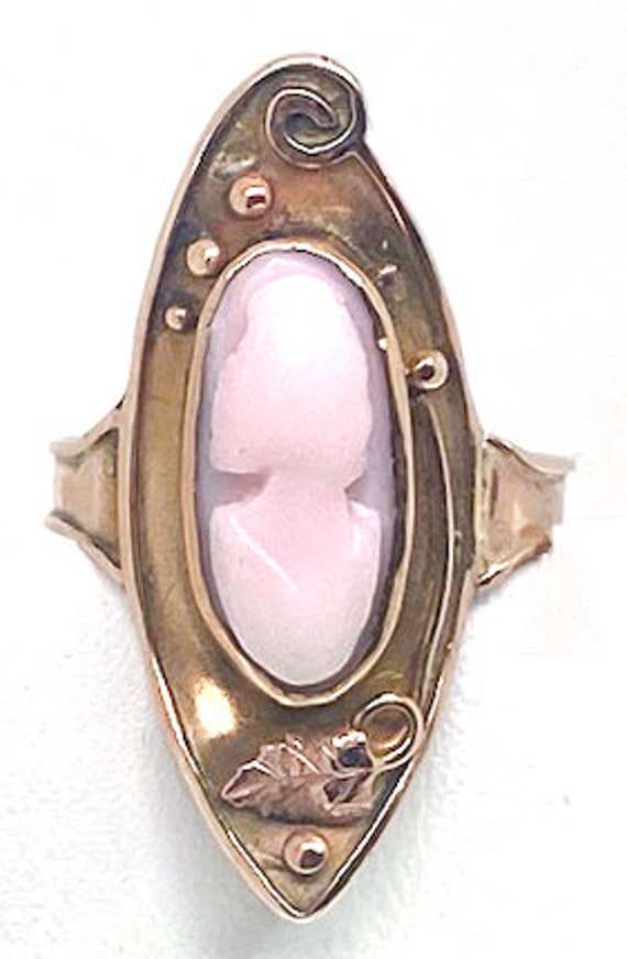 Lady’s vintage coral cameo ring