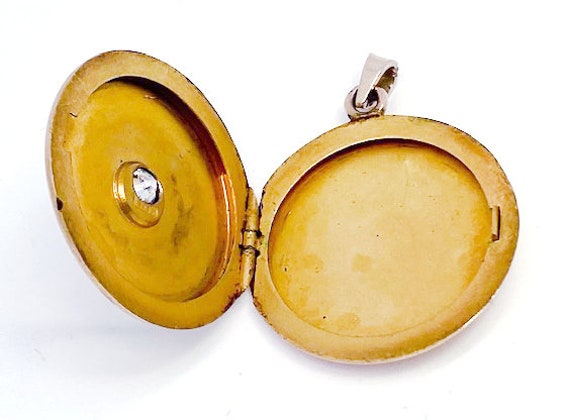 Vintage yellow gold and diamond locket - image 2