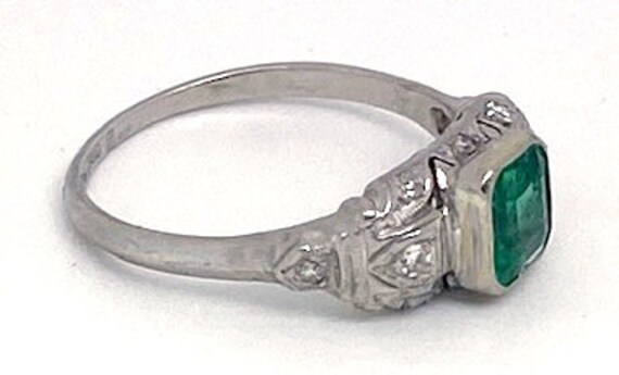 Lady’s vintage emerald, diamond and platinum ring - image 2