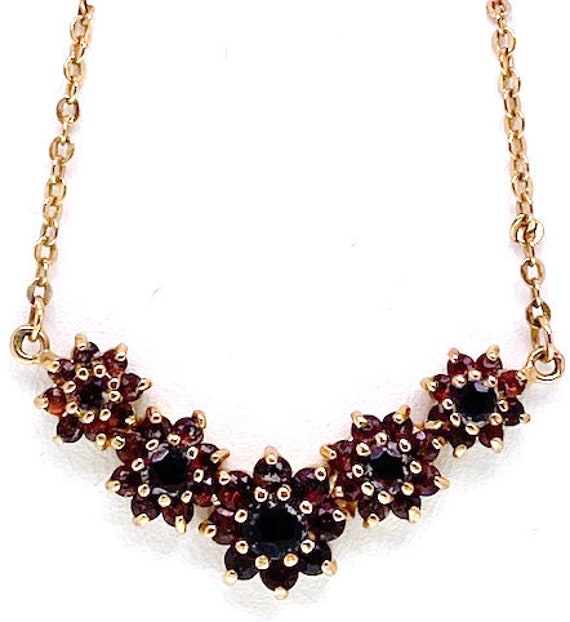 Lady’s vintage garnet and yellow gold tone necklac