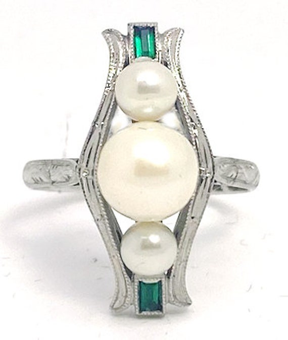 Lady’s Art Deco design cultured pearl, emerald, an