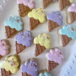 12 Mini Kekse/ Eistüten mit Eis am Stiel
