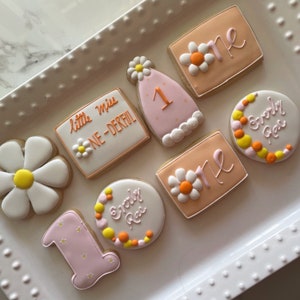 12 Daisies birthday cookies, first birthday cookies, one derful birthday, birthday cookies,