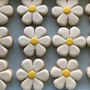 12 Daisies sugar cookies, groovy birthday, daisies cookies, birthday gift, birthday daisies