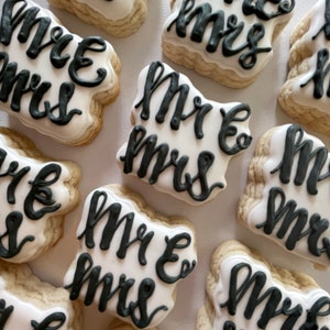 12 mini Mr & Mrs cookies/ wedding favors/ gullets de boda