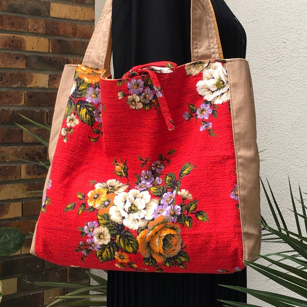 Sac cabas XL doublé réversible pour femme en toile vintage 1940-1950s imprimé de fleurs en mauve blanc orange sur fond rouge