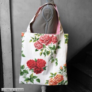 XL wendbare gefütterte Einkaufstasche für Damen aus Vintage-Canvas aus den 1960er Jahren, Blumen, weißer Hintergrund, Val De Loire, rotes Gitterfutter