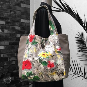 XXL Wende-Tragetasche mit Futter für Damen, Vintage-Canvas, 1940er-1950er-Jahre, handbemalt, Blumen- und Tierdesign in Grau, Rot, Rosa, Gelb, Grün