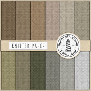 Op de afbeelding: Een verzameling digitaal papier met een gebreide textuur in verschillende neutrale kleuren, waaronder bruin, beige en groen. De woorden "KNITTED PAPER" staan op een rechthoekig label. Er is ook een cirkelvormig logo voor "North Sea Studio".