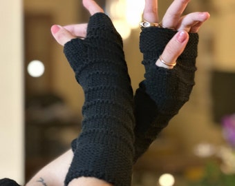 Fingerlose Mitts inspiriert in Outlander Mrs Fitz - Cottagecore gestrickte vegane schwarze Wolle