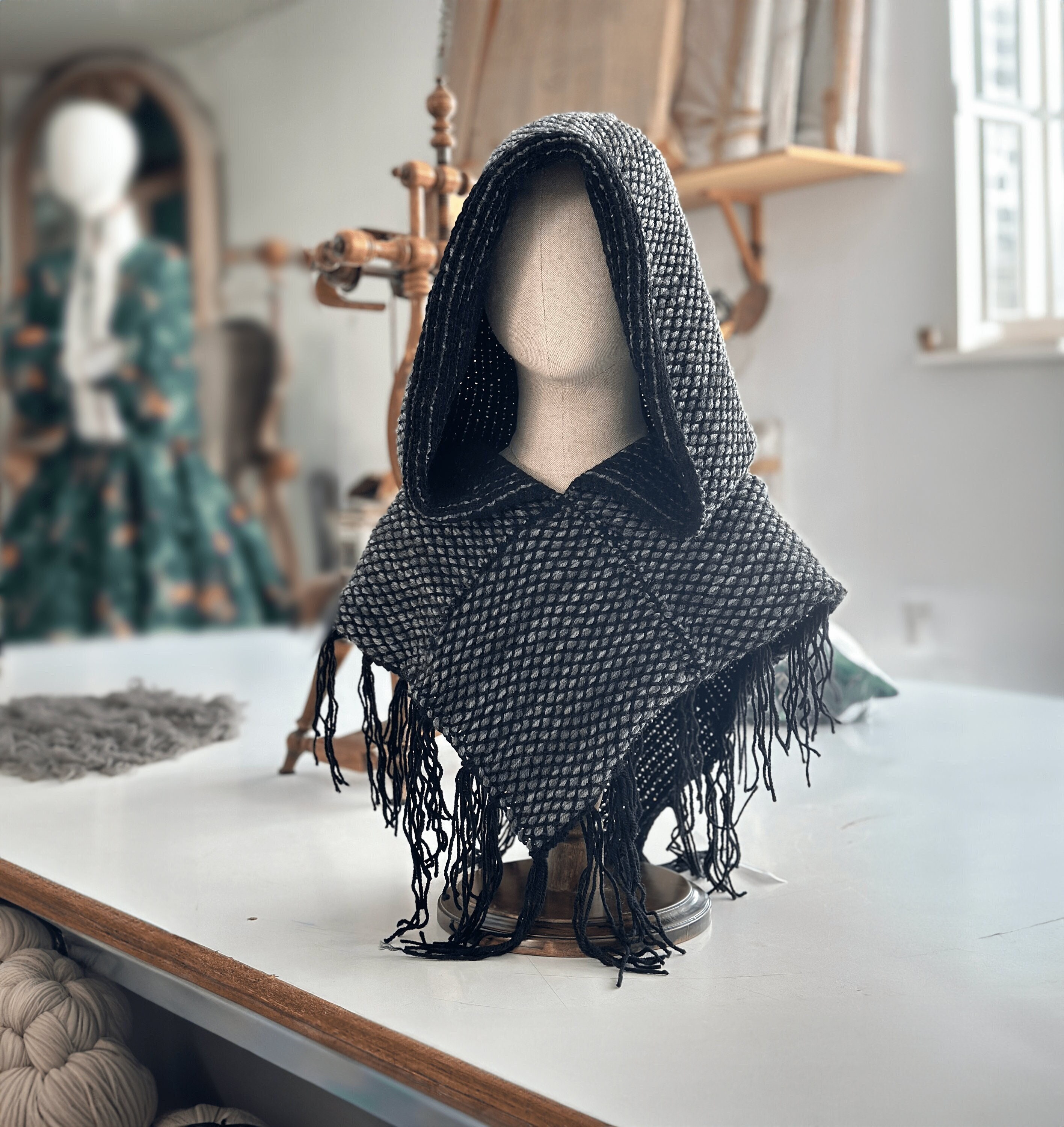 新品未使用タグ付き　Herlipto Knit Hooded Stole 新品未使用タグ付き Herlipto Knit Hooded Stole ファッション