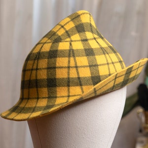 Yellow hat witch / wizard  style