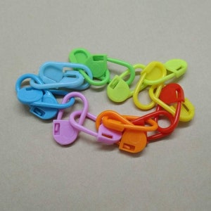 Pack of 16 / 32 / 64 / 96 / 128 stitch marker rings for knitting or crochet 8 colors plastic crochet lock