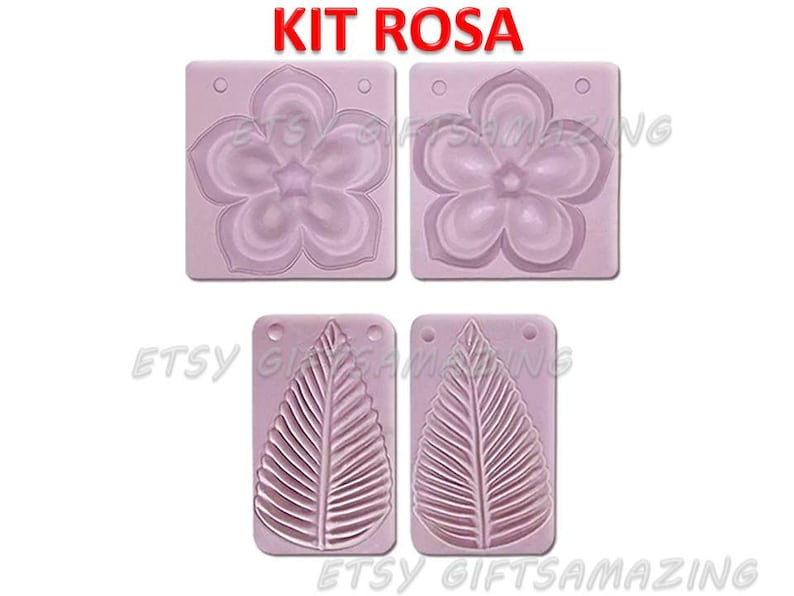 Puede incluir: Un juego de dos moldes de silicona para manualidades. Un molde presenta un dise&ntilde;o de flor, el otro un dise&ntilde;o de hoja. Los moldes son de color rosa y tienen las palabras "KIT ROSA" impresas en la parte superior.