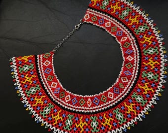 手作りのウクライナ製シリアンカネックレス、チェコ製シードビーズの襟飾り、フォーク調のステートメントジュエリー