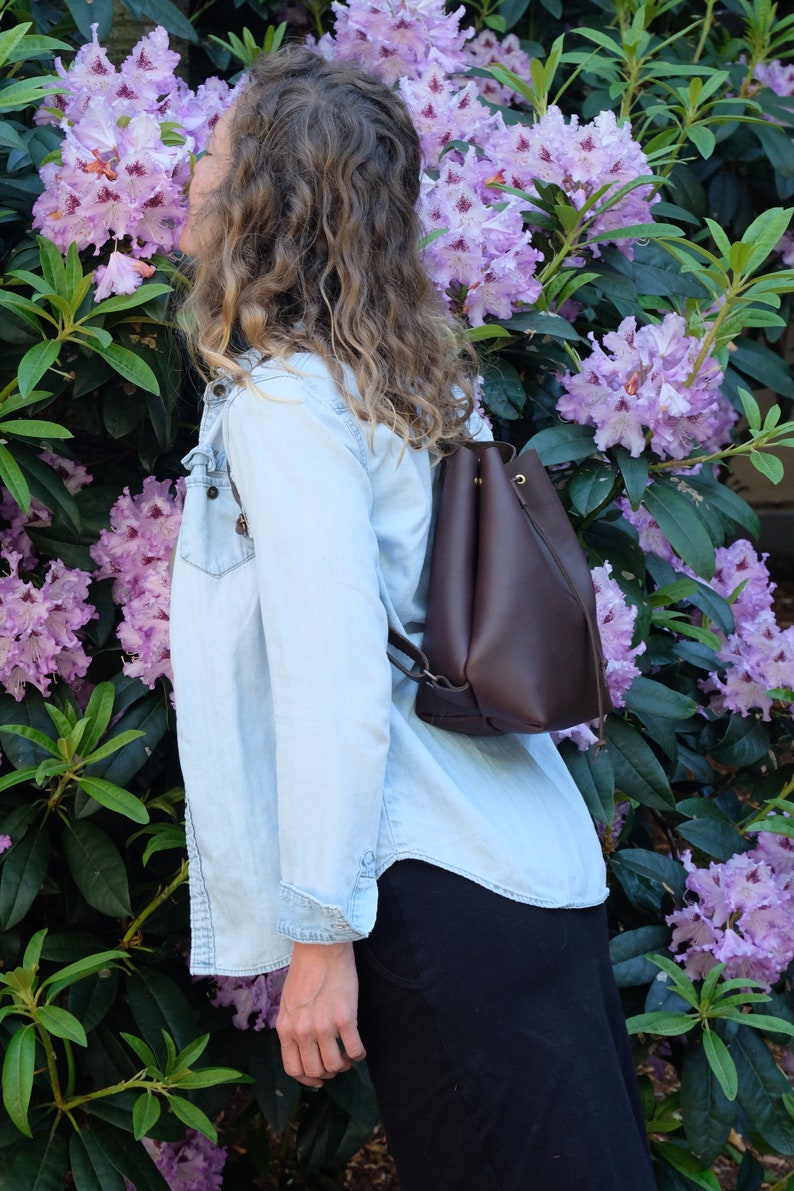 Meredith Cinch Pack in Brown